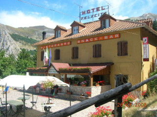 Post sisma, demolizione dell’hotel simbolo del turismo a Ussita